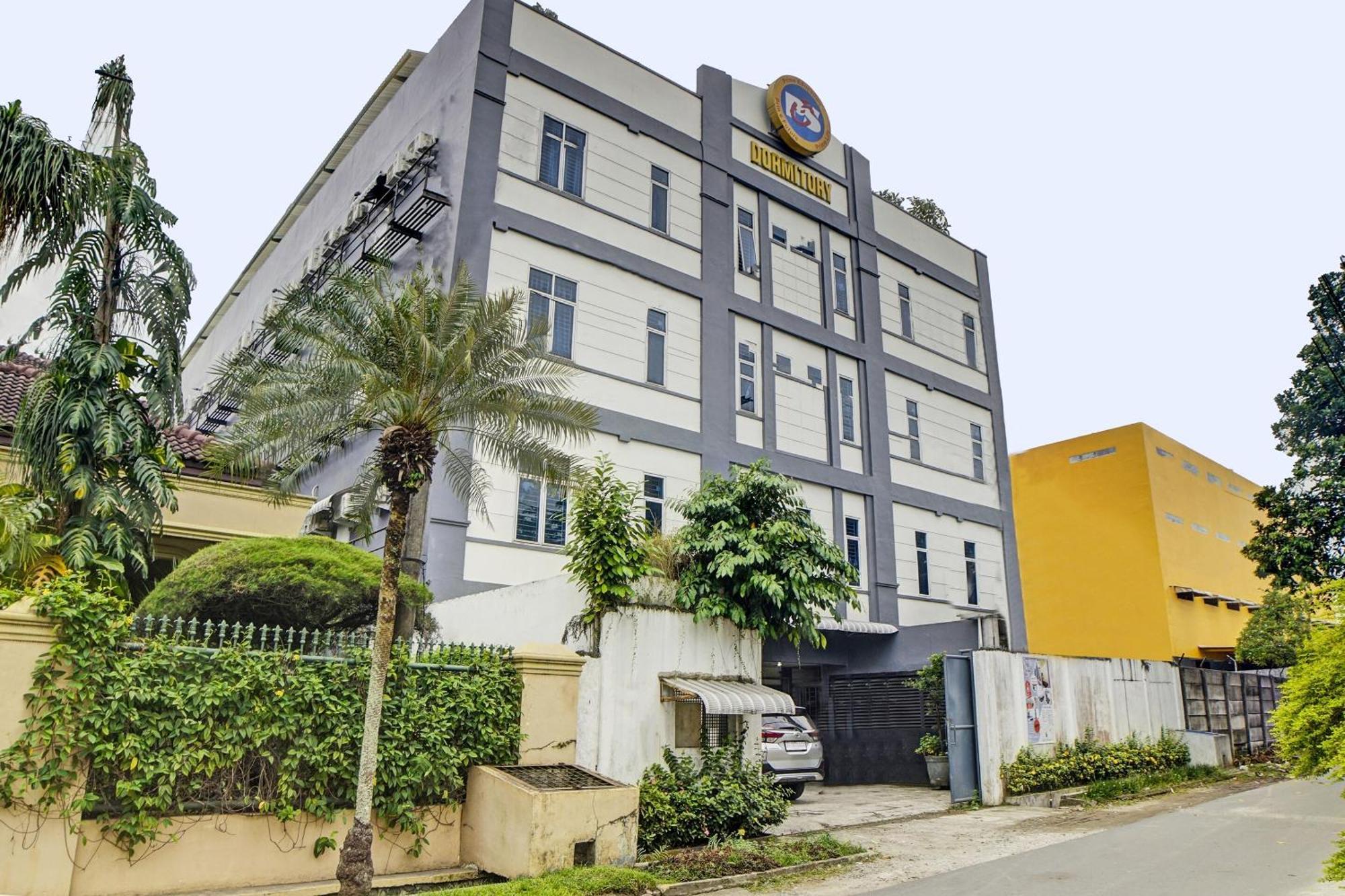 Spot On 92822 Finest House Near Amplas Bus Terminal Medan Kültér fotó