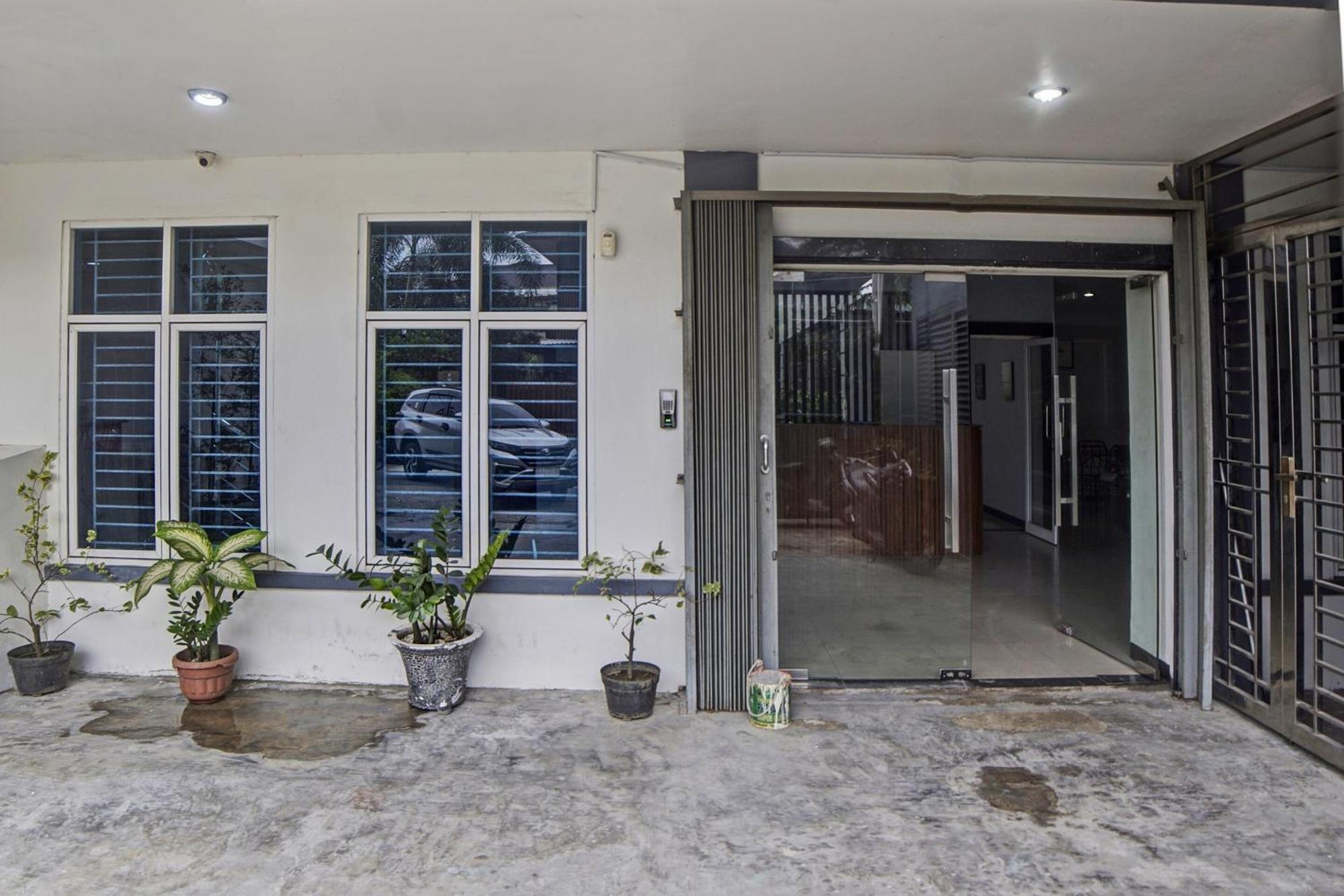 Spot On 92822 Finest House Near Amplas Bus Terminal Medan Kültér fotó